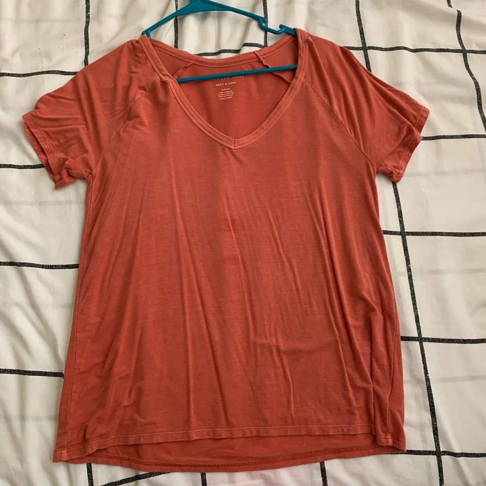 AMERICAN EAGLE SOFT AND SEXY V NECK